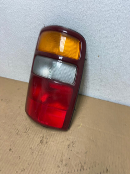 2000 - 2006 Chevrolet Suburban Tahoe Yukon Right Passenger Tail Light AD1003 LK1