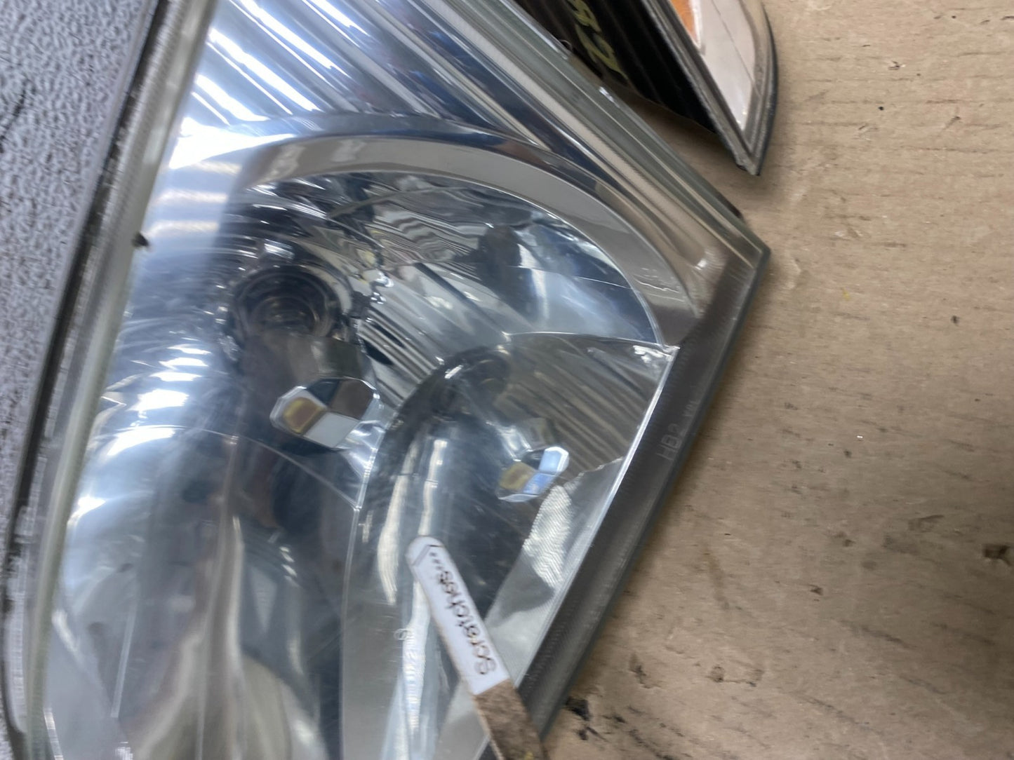 2001 2002 2003 Toyota Sienna Left+Right Side Set Headlights Halogen AF5882 DW4
