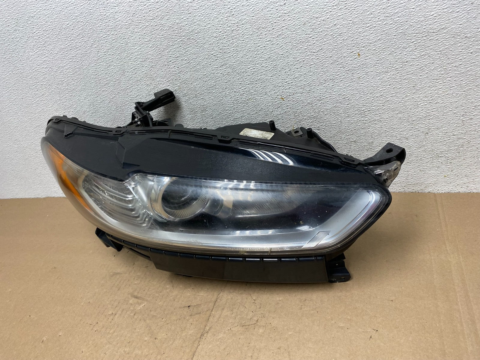 2013 to 2016 Ford Fusion Right Passenger Rh Side Headlight AG4646 DW1