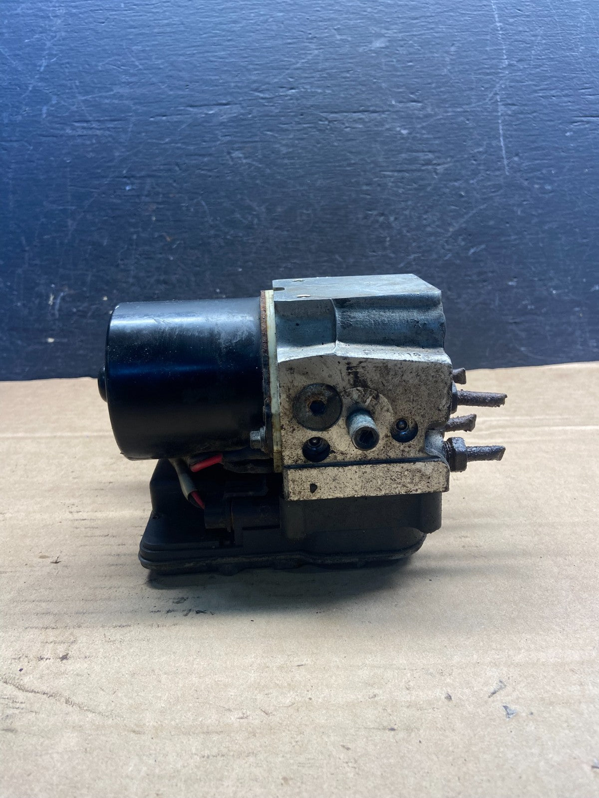 2003 - 2005 Chevrolet Silverado GMC Sierra ABS Anti-Lock Brake Module AE24903