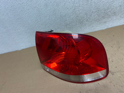 2004-2007 Volkswagen Touareg Right Passenger Side Rh Tail Light AG4186 LK1