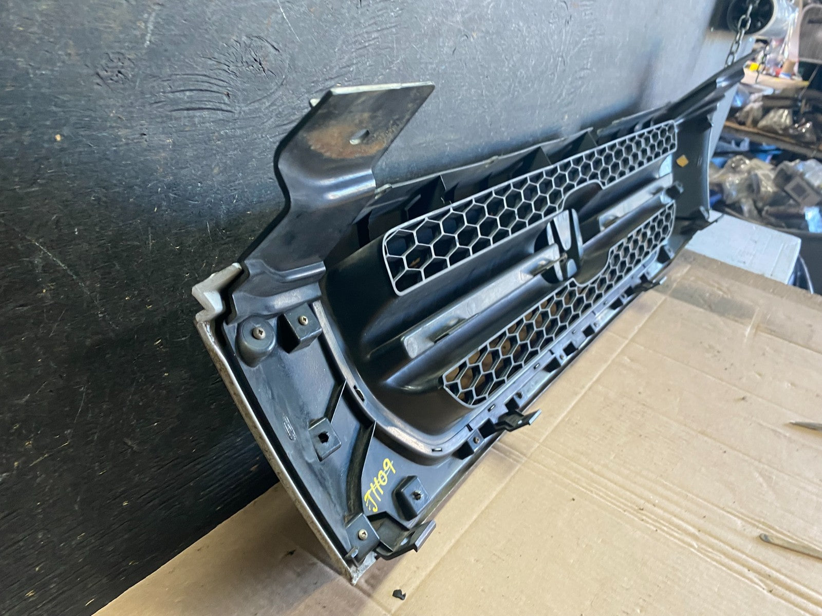2003 2004 2005 Honda Pilot Front Upper Grill Grille Q0484 DG9