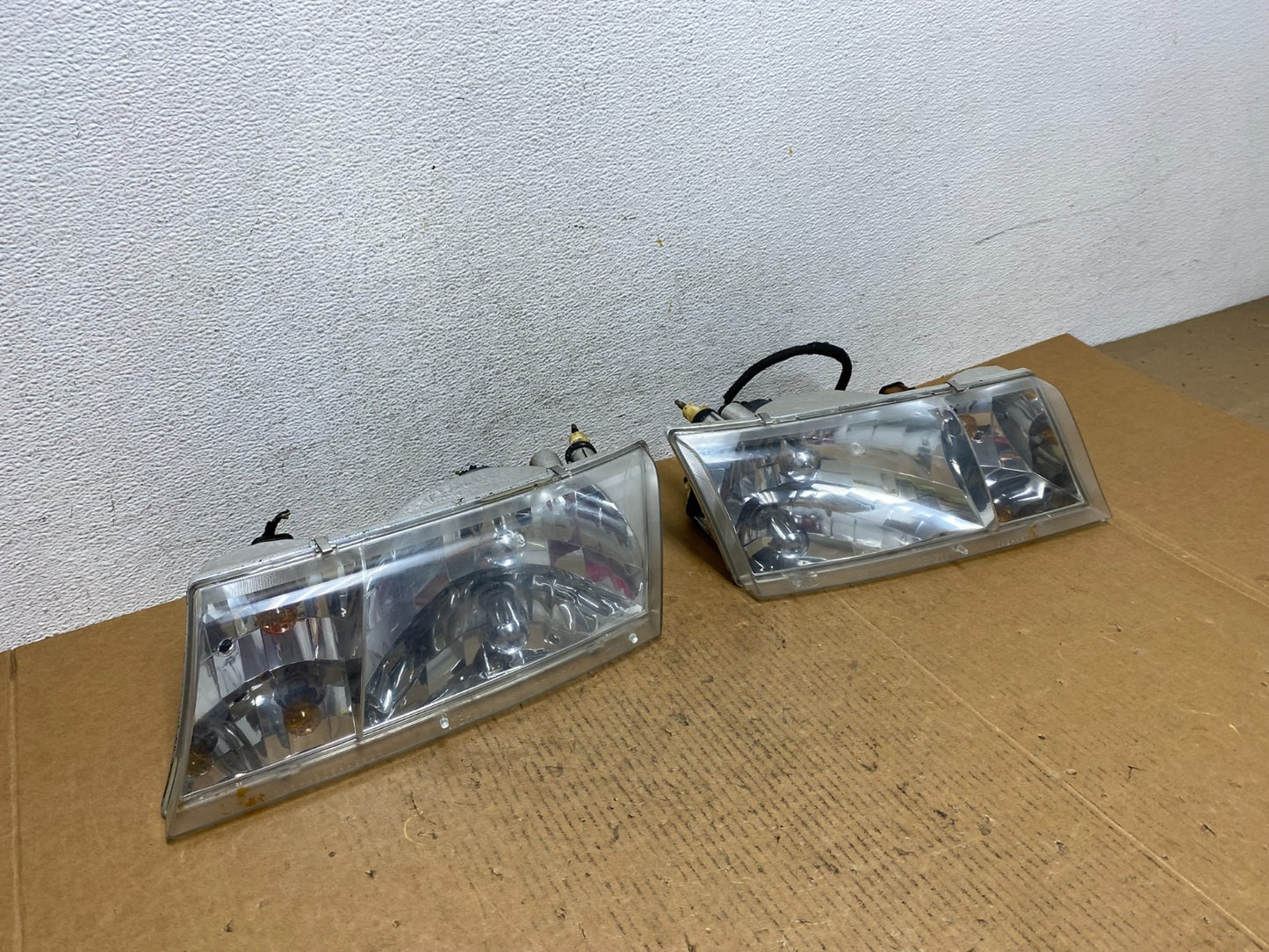 1998 to 2002 Mercury Grand Marquis Left+Right Set Halogen Headlight AE0558 DG2
