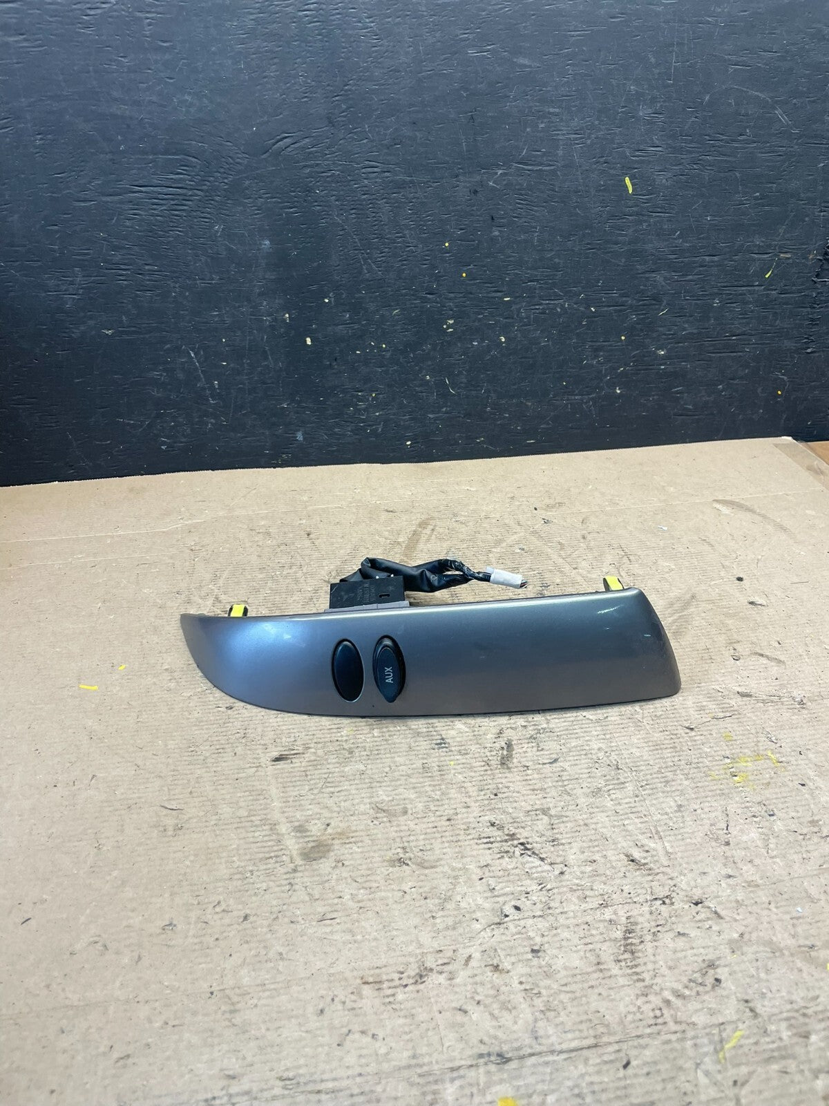 2004 to 2010 Toyota Sienna Right Side Radio Switches Bezel Trim T5802 DG0