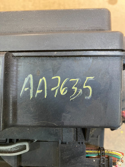 2005 Jeep Grand Cherokee Commander Fuse Box BCM Body Control Module AA7635 DG7