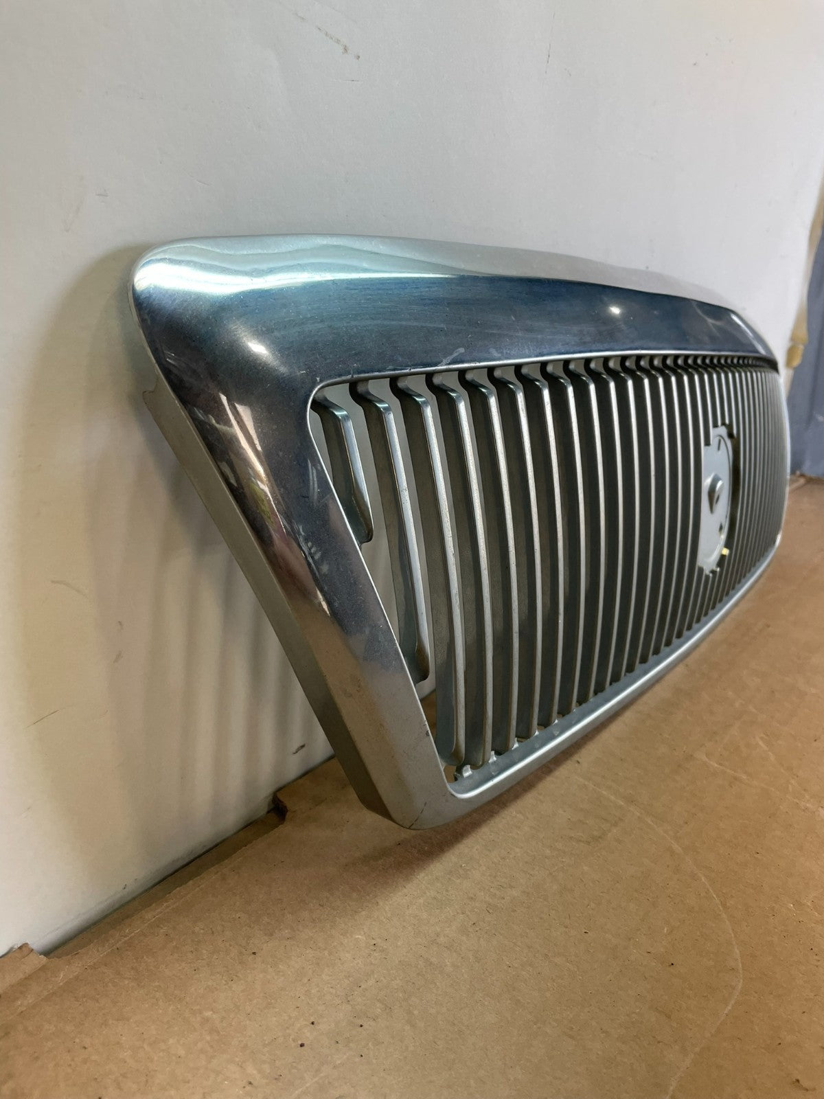 2003 - 2005 Mercury Grand Marquis Front Upper Grill Grille Aftermarket AG0864 DG2