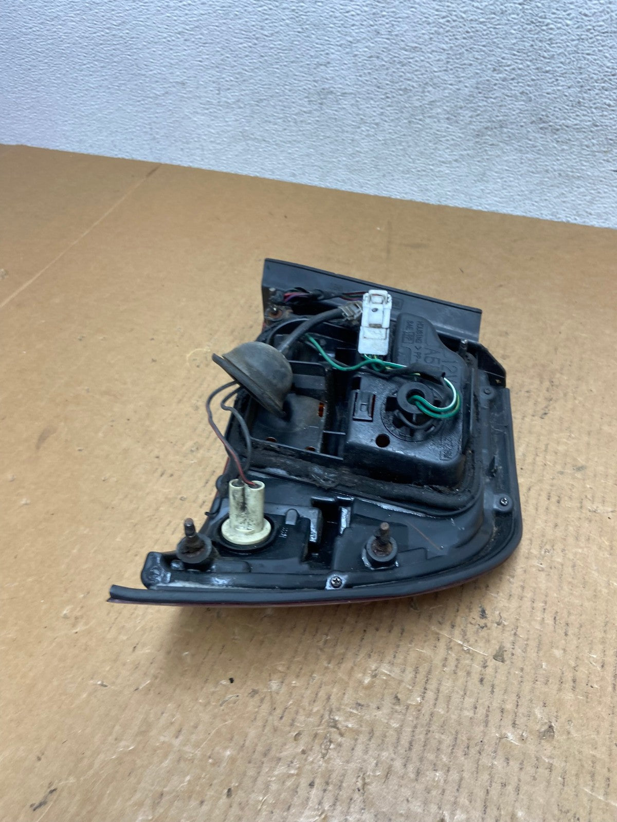 1997 1998 1999 Nissan Maxima Left Driver LH Side Tail light AE0524 LK6