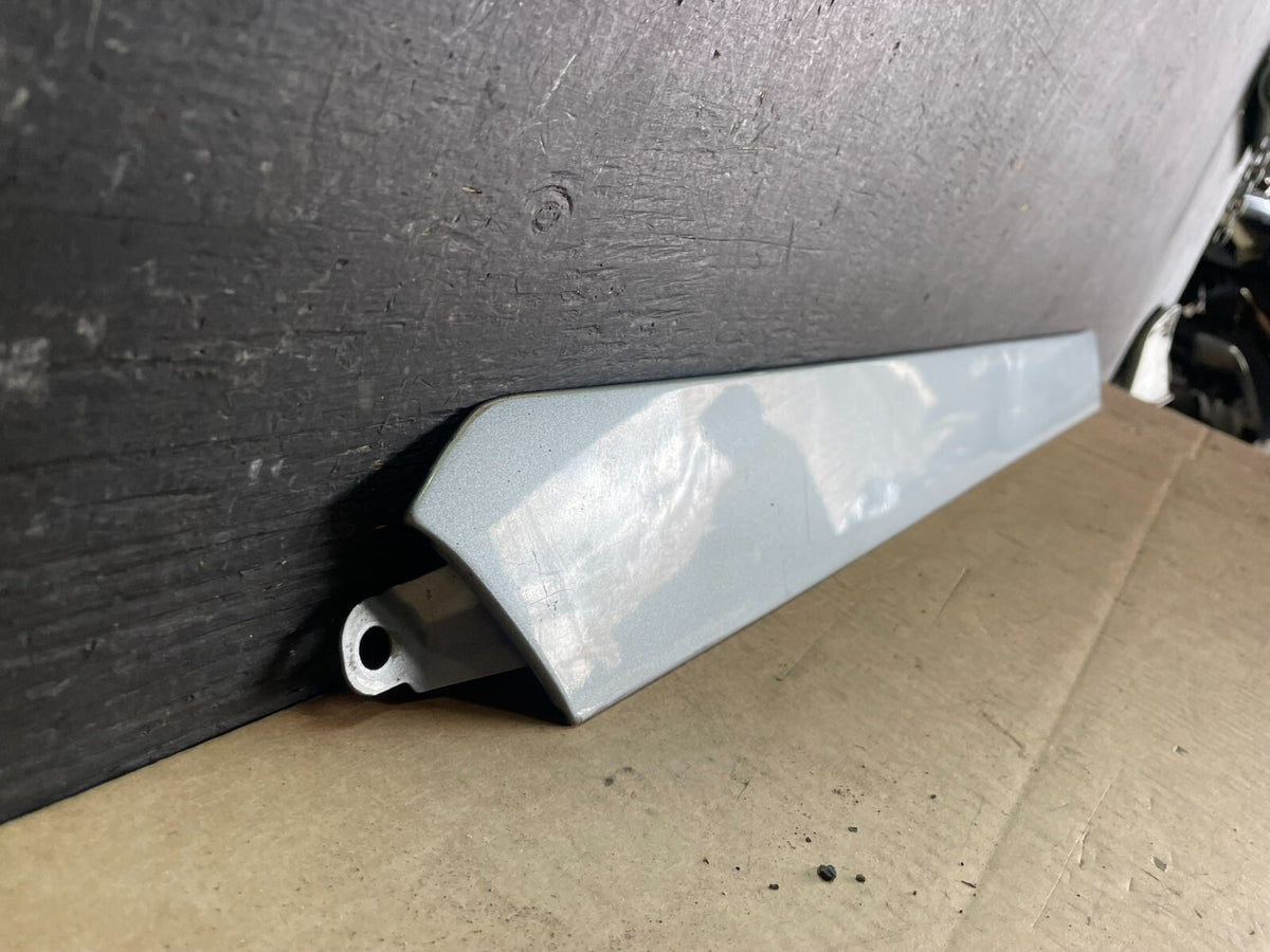 2005 to 2010 Honda Odyssey Right Side Rail Cover Quarter Trim Molding J3914 DG2