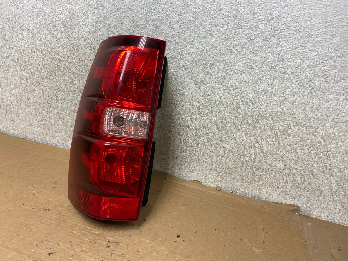 2008-2014 Chevrolet Tahoe Suburban Driver Lh Left Side Tail Light AH8532 LK2