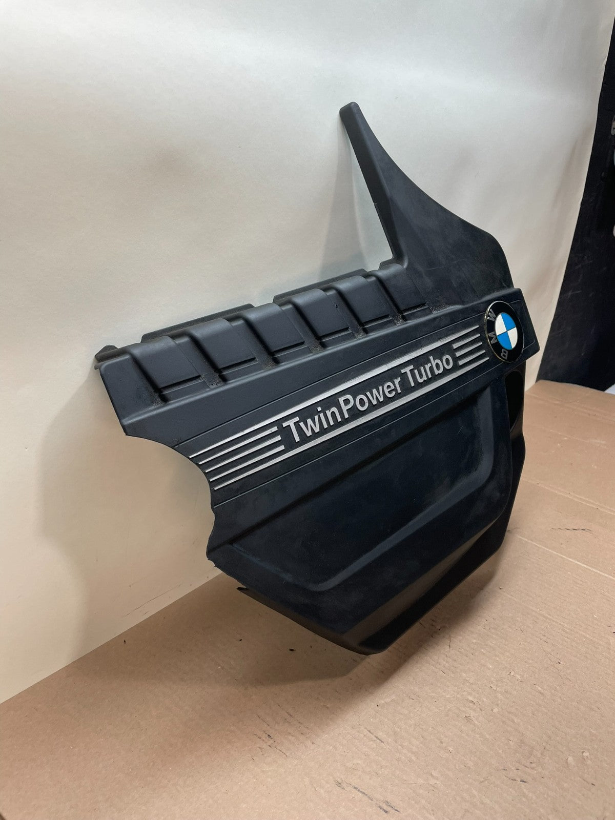 2011 to 2016 BMW 535I TwinPower Turbo Plastic Engine Cover Shield AJ0628 DG2