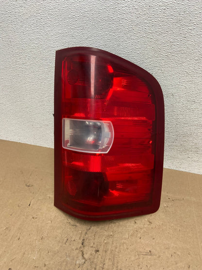 2007 to 2013 Chevrolet Silverado Right Passenger RH Side Tail Light AE6525 LK0