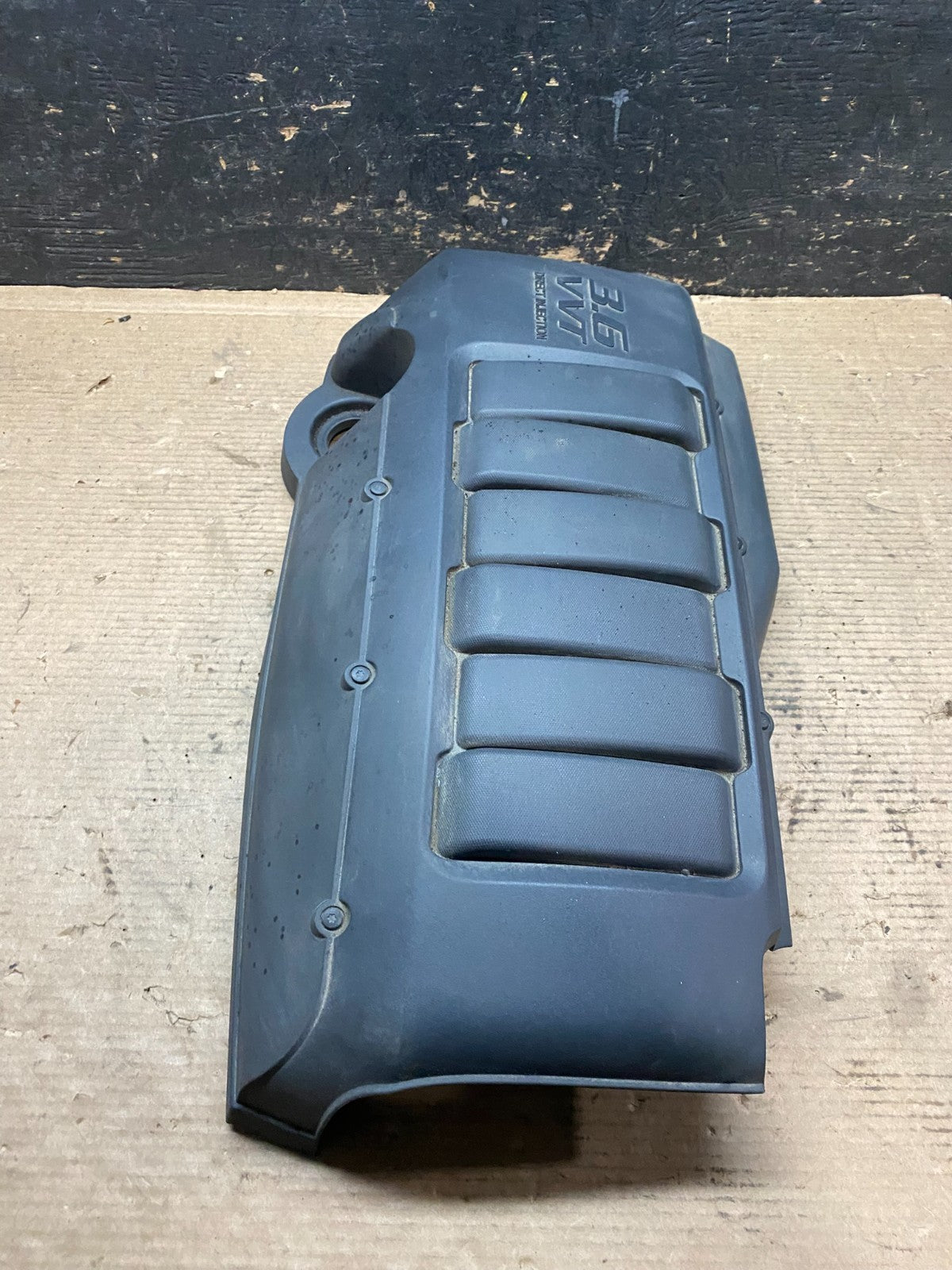 2007 to 2008 GMC Acadia 3.6L VVT Engine Cover Shield OEM V9638 DG2