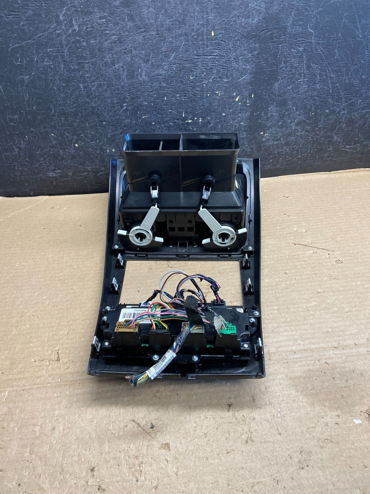 2007 - 2012 GMC Acadia A/C Heater Climate Control Radio Panel Bezel OE AH3664 DG4