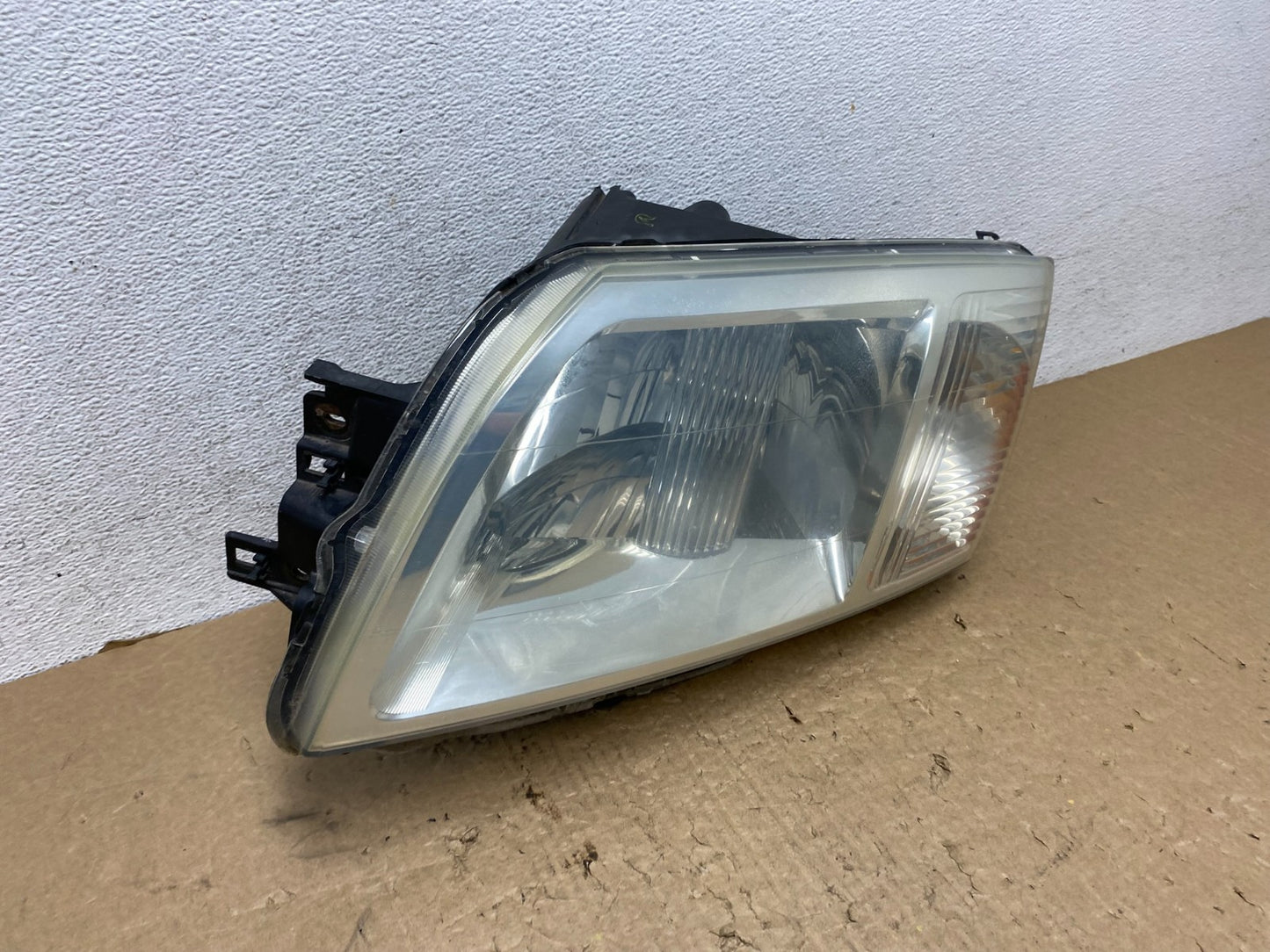 2004 - 2008 Mitsubishi Endeavor Headlight Left Driver Lh Side AF8141 DW2