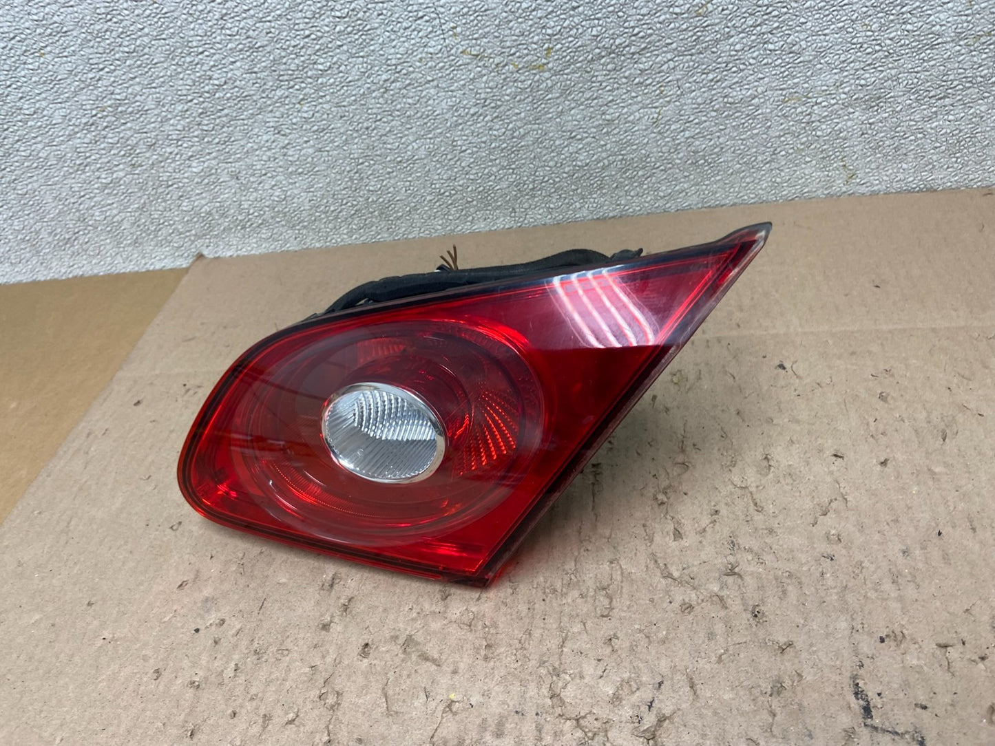 2009-2012 Volkswagen CC Right Passenger RH Side Tail Light Inner Trunk Z6479 DW1