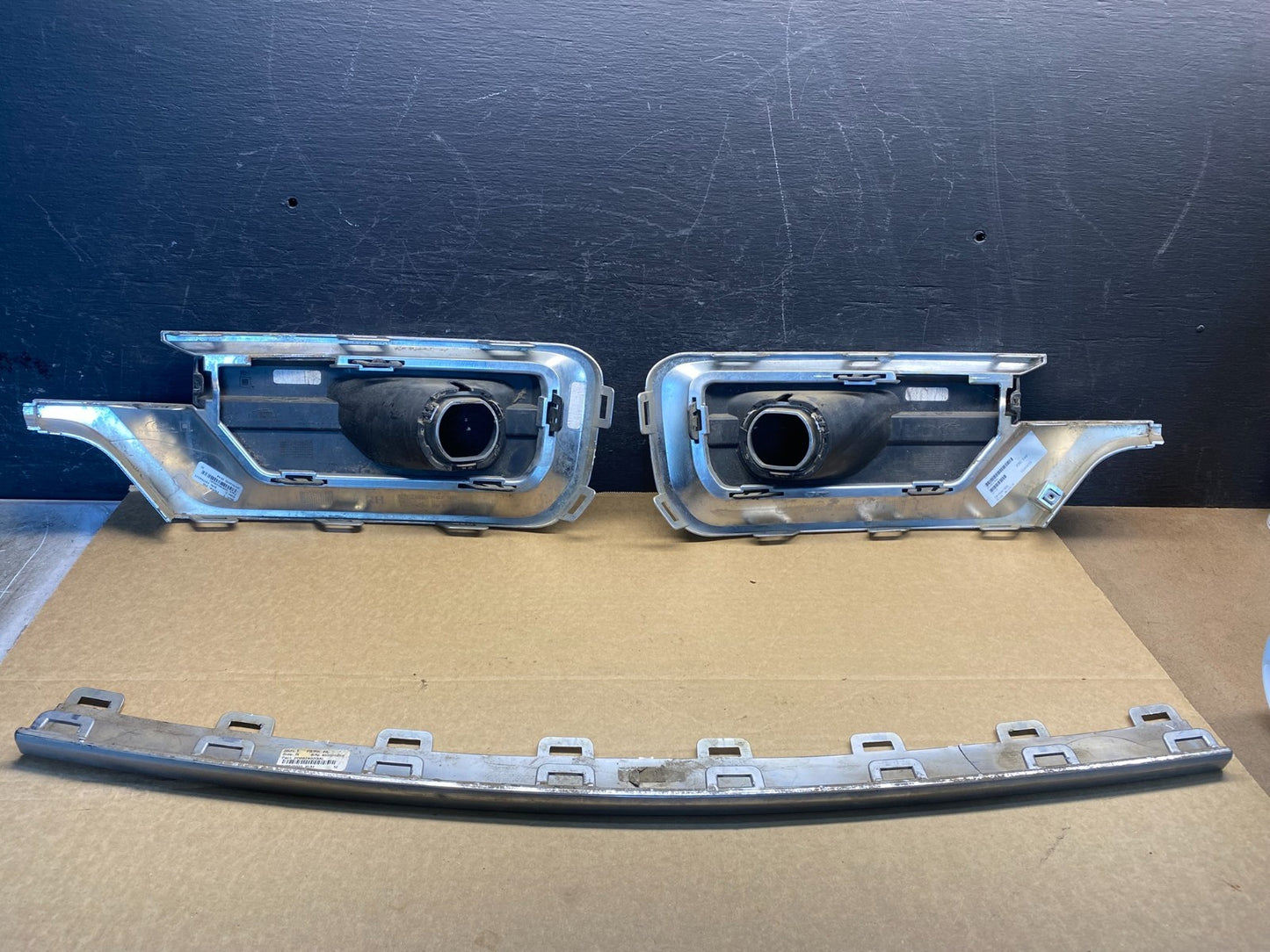 2013 to 2016 GMC Acadia Right+Left Lower Fog Light Bezel Trim AF7587 DG2