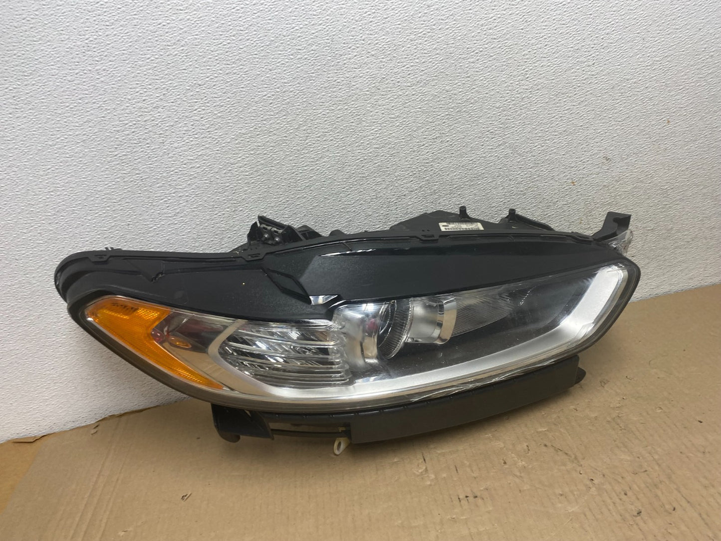 2013 to 2016 Ford Fusion Right Passenger Rh Side Headlight AG7970 DW0