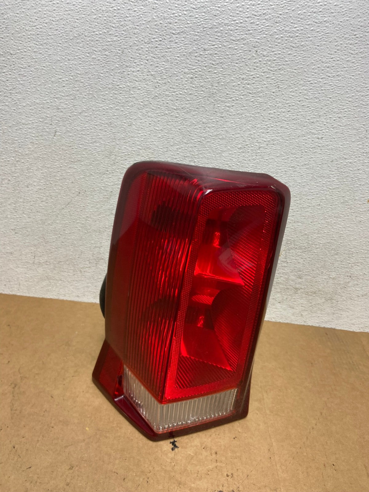 2002 to 2006 Cadillac Escalade Left Driver Side Tail Light AE3209 LK0