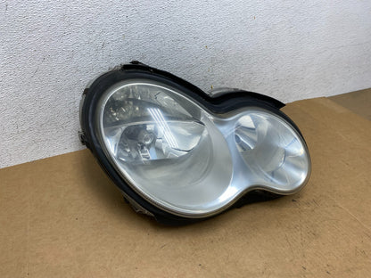 2005 to 2007 Mercedes-Benz C-Class Right Passenger Side Headlight AE3001 DW2
