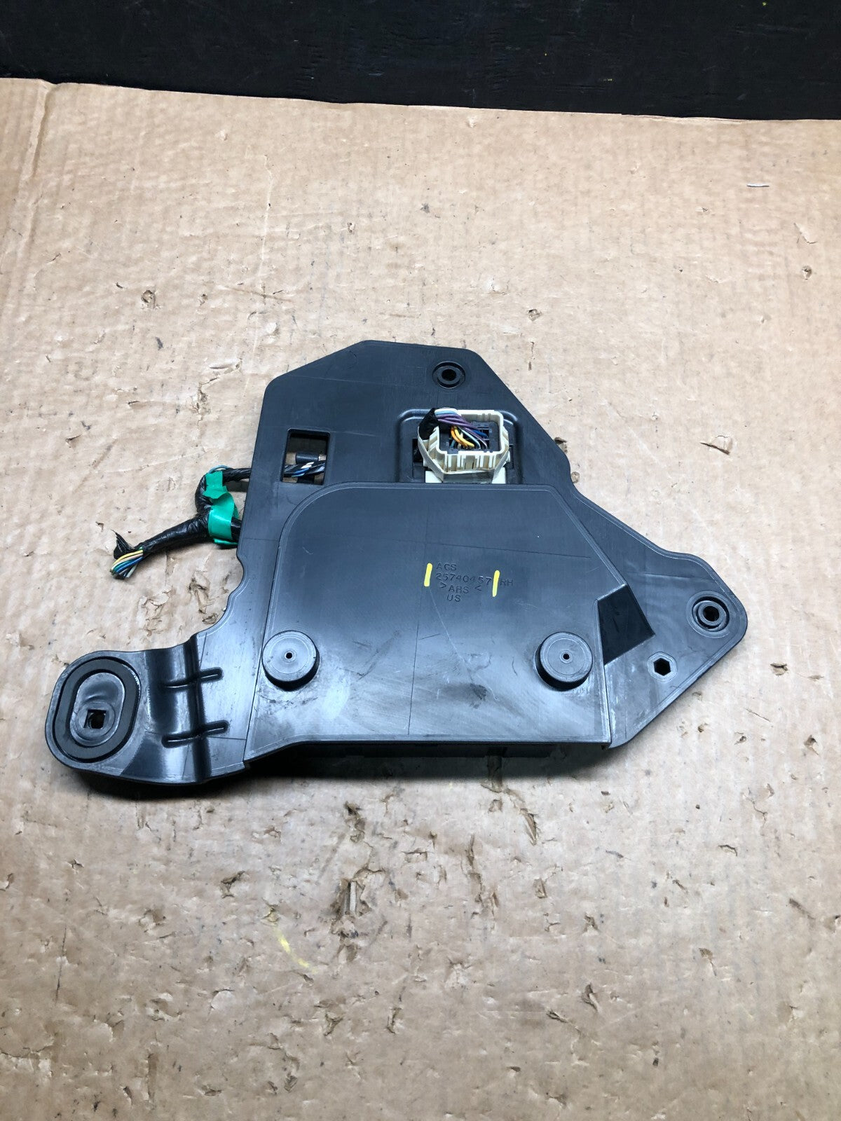 2005 - 2011 Cadillac STS Front Right Passenger Door Control Module Bracket G36571