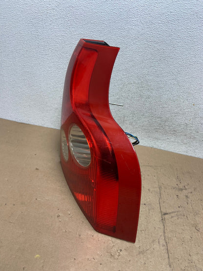 2003 2004 2005 2006 Volvo XC90 Right Passenger RH Lower Tail Light AG5530 LK1