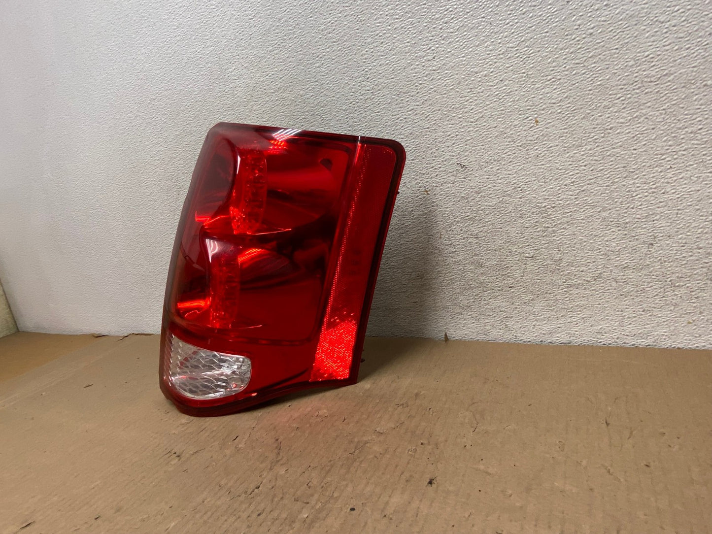 2011 - 2018 Dodge Grand Caravan Right Passenger RH Tail Light Led AG7992 LK2