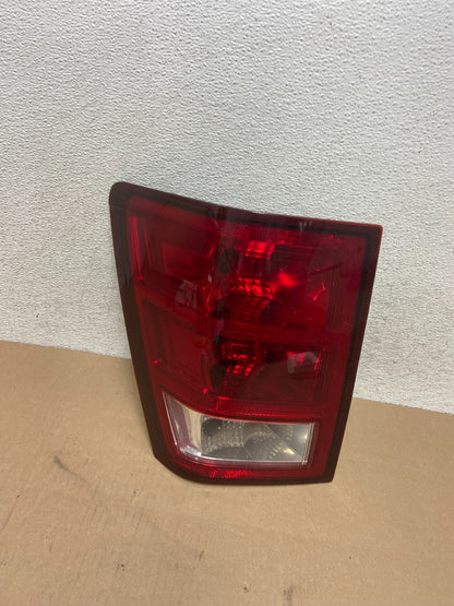 2005 to 2006 Jeep Grand Cherokee Left Driver Side Lh Tail Light AG6611 DW0