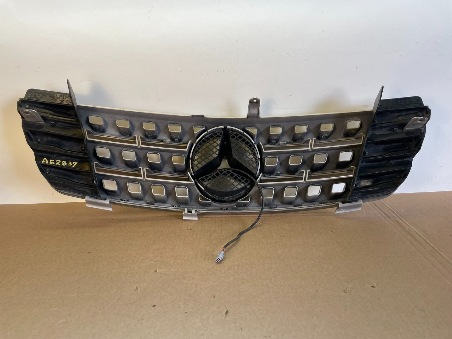 2006 to 2008 Mercedes ML-Class W164 Front Bumper Grille Grill AG2837 DW3