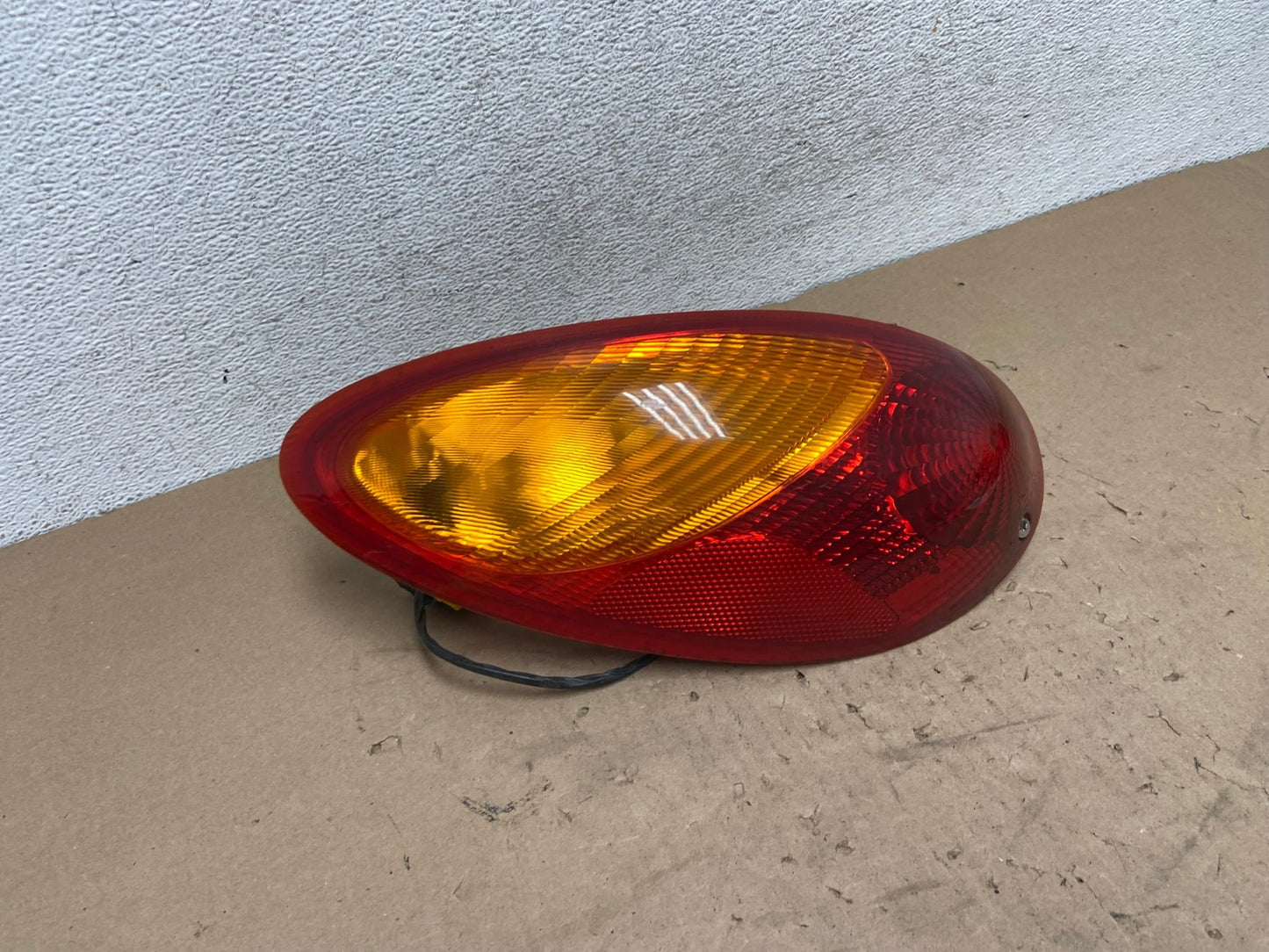 2001-2005 Chrysler PT Cruiser Left Driver LH Side Tail Light AG4243 LK2