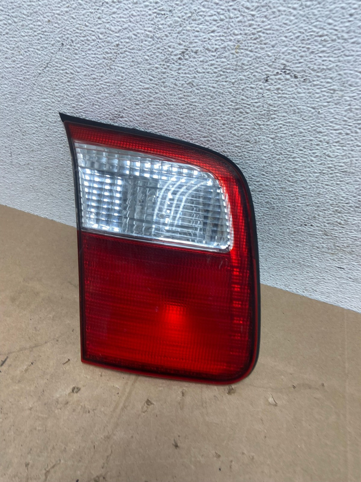 2001 2002 Subaru Forester Left Driver Inner Lid Mounted Tail Light AE6075 LK0