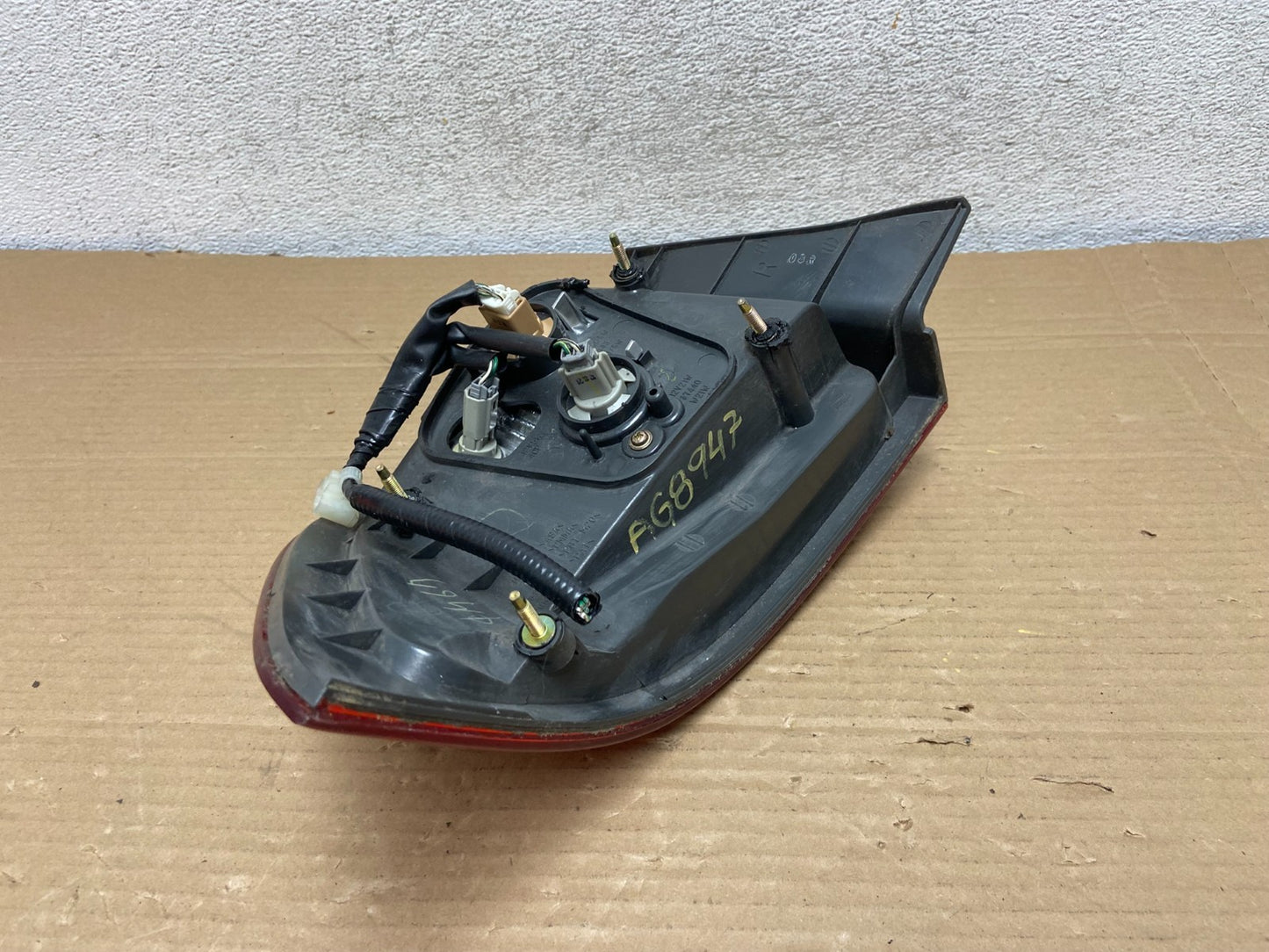 2000 2001 Lexus ES300 Outer Right Passenger RH Side Tail Light AG8947 DW5