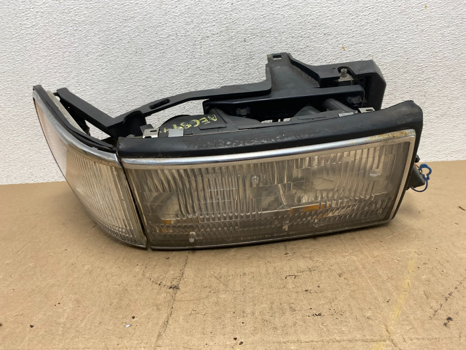 1994 1995 1996 Cadillac Deville Right Passenger Halogen Headlight AE6894 DW0