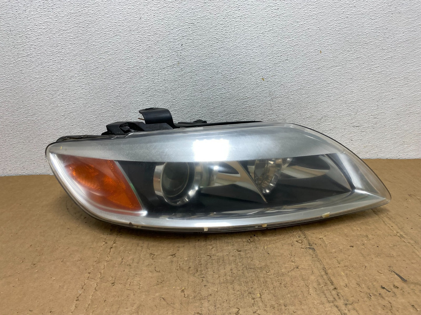 2007- 2009 Audi Q7 Right Passenger RH Side Xenon Hid Headlight AD0528 DW0