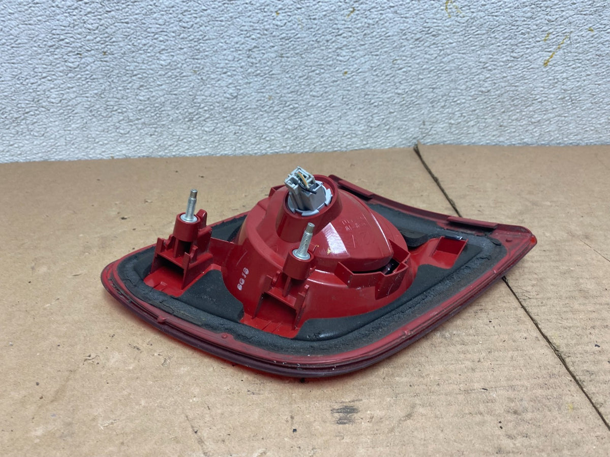 2004 2005 2006 Mazda 3 Sedan Right Passenger Side Tail Light inner P2459 DW3