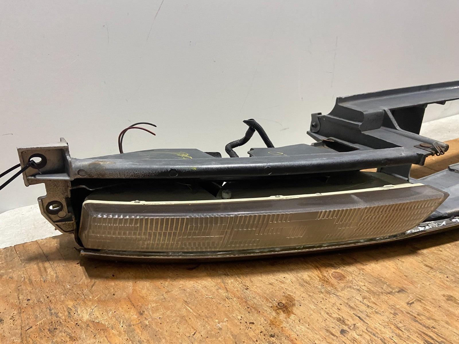 1993 to 1996 Lincoln Mark VIII Front Headlight Header O72628