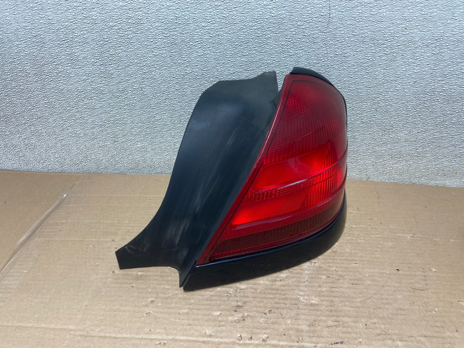 2003-2011 Ford Crown Victoria Right Passenger Rh Side Tail Light Oem AA9312 LK2