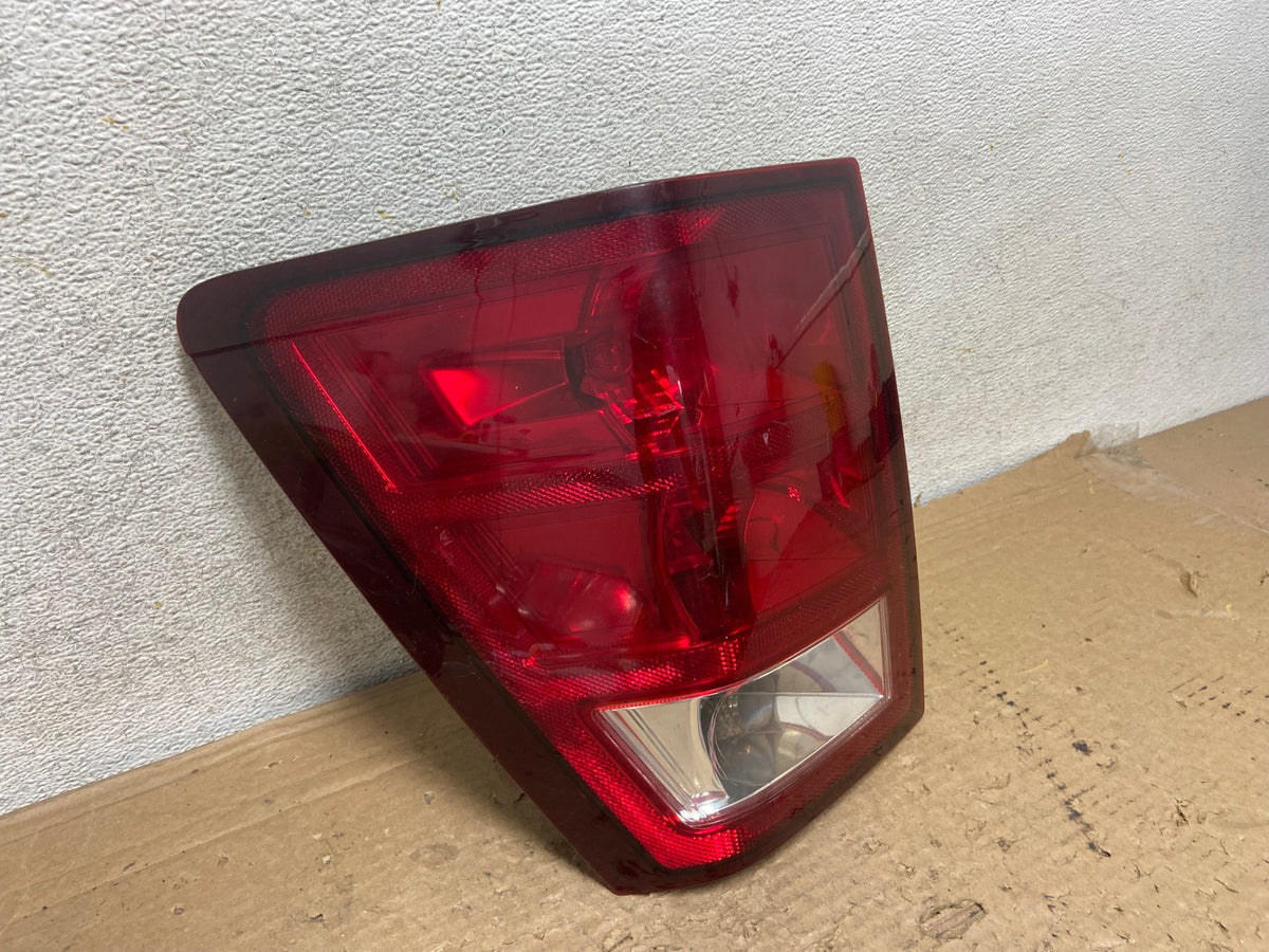 2005 to 2006 Jeep Grand Cherokee Left Driver Side Lh Tail Light AH9256 LK1