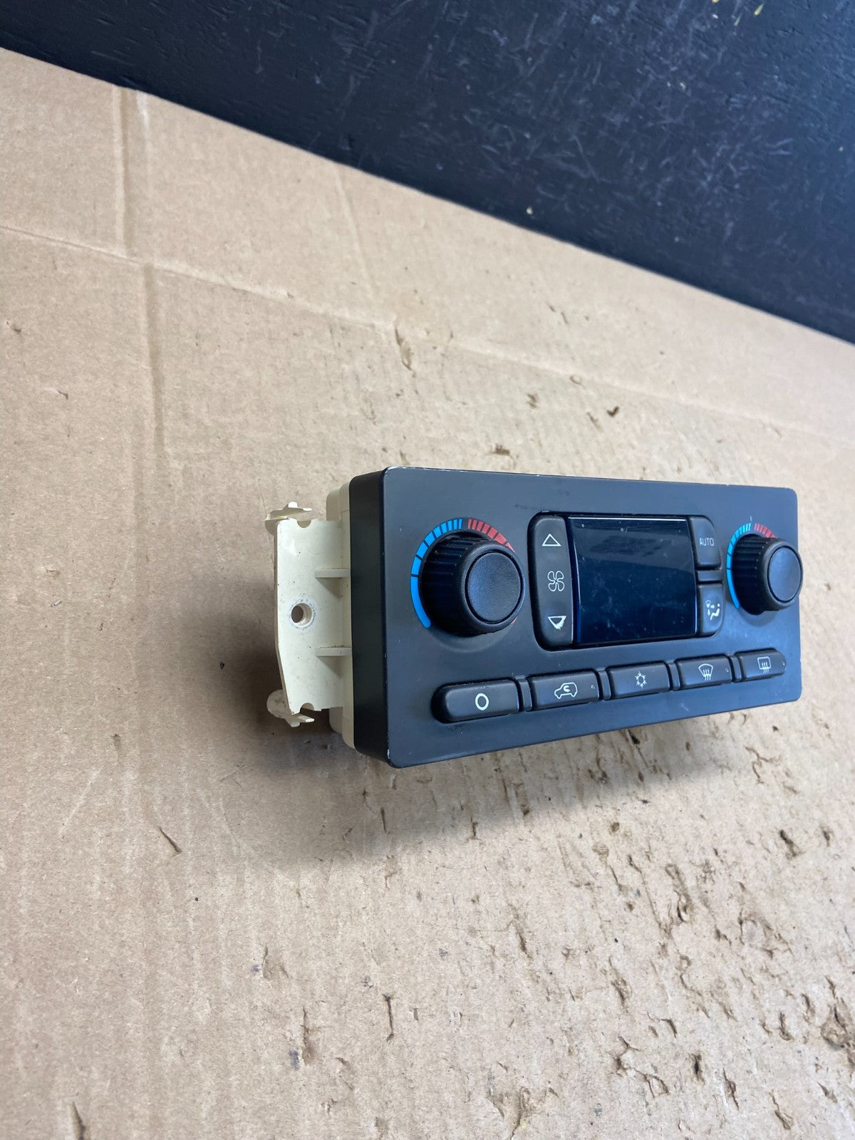 2003 to 2006 Chevrolet Silverado HVAC Heater Climate Control Module AB9696 DG2