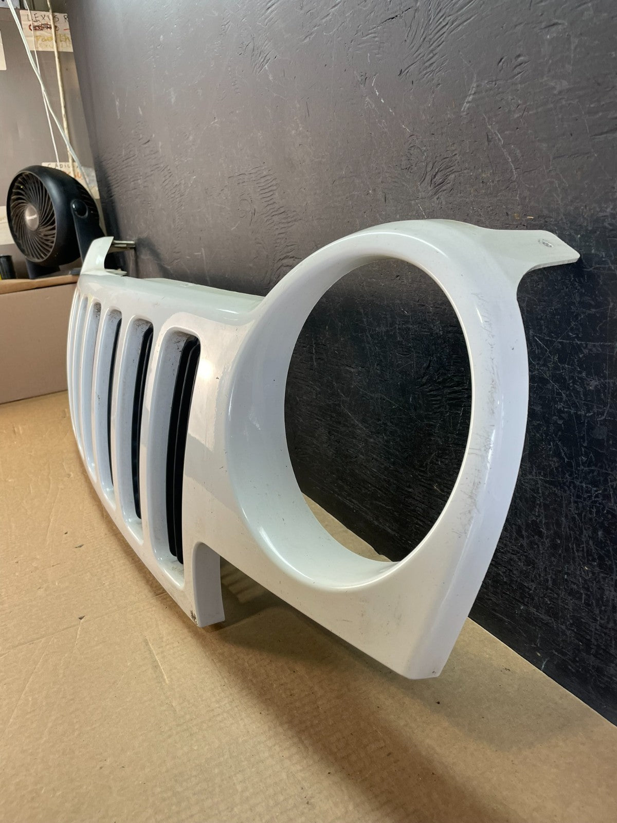 2002 2003 2004 Jeep Liberty Grill Grille Plastic AF5281 DG1