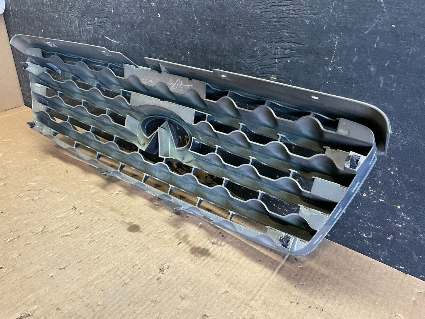 2003 2004 2005 Infiniti FX35 Grill Grille W/ Emblem Oem Y9701 DG7