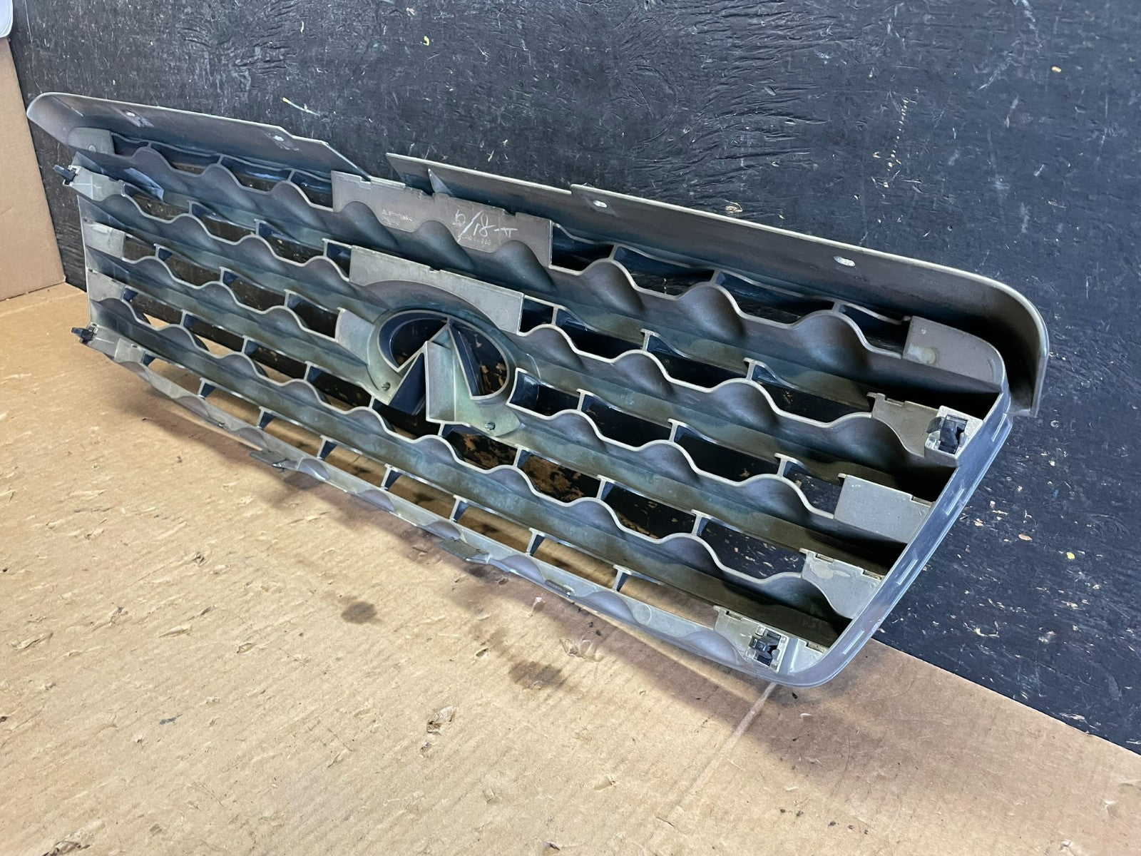 2003 2004 2005 Infiniti FX35 Grill Grille W/ Emblem Oem Y9701 DG7
