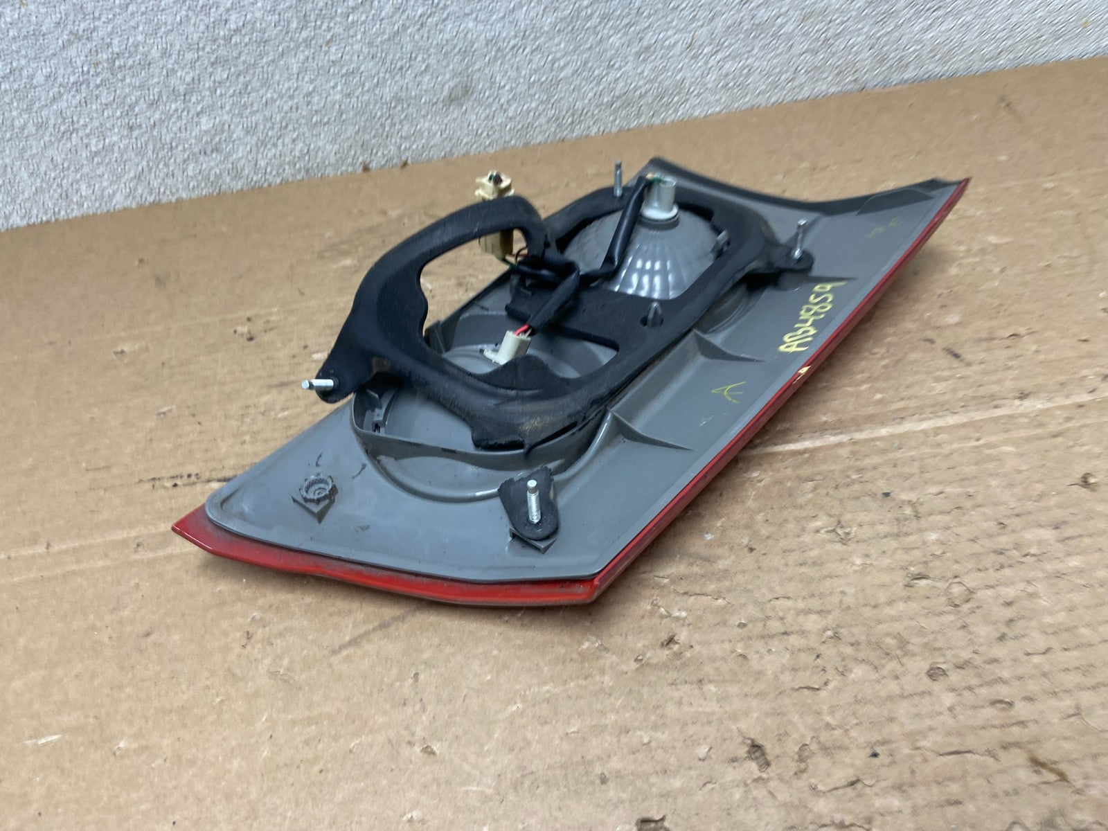 2006 to 2010 Toyota Sienna Right Passenger Side Rh Inner Tail Light AB4859 LK4