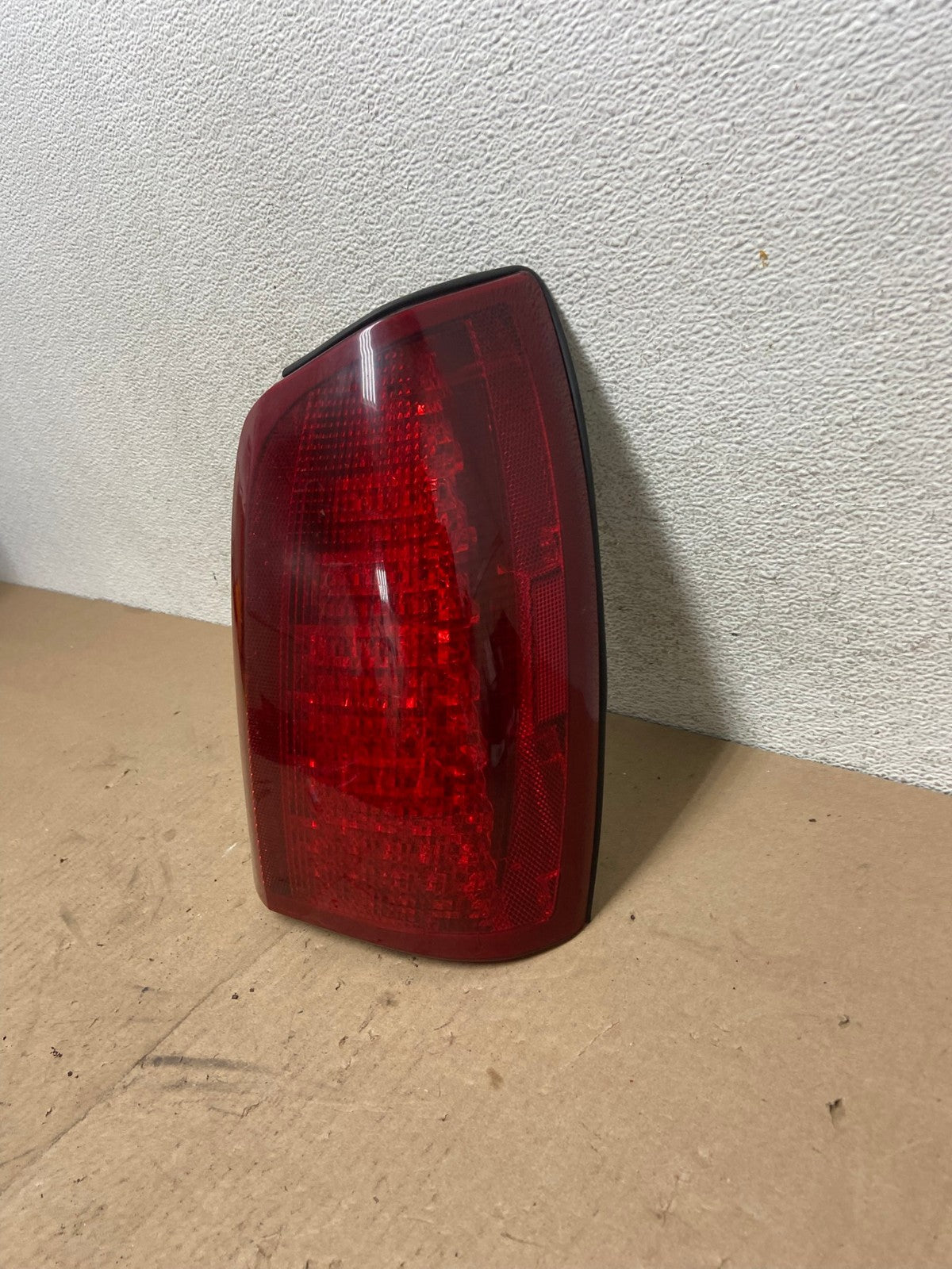 2000 to 2005 Cadillac Deville Right Passenger Rh Side Tail Light AG4808 LK1