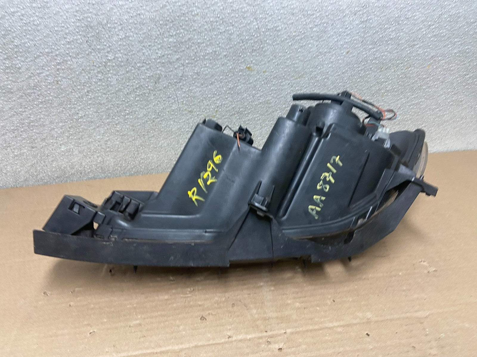 2004 to 2009 Mazda 3 Sedan Right Passenger Rh Side Headlight AA8717 DW7