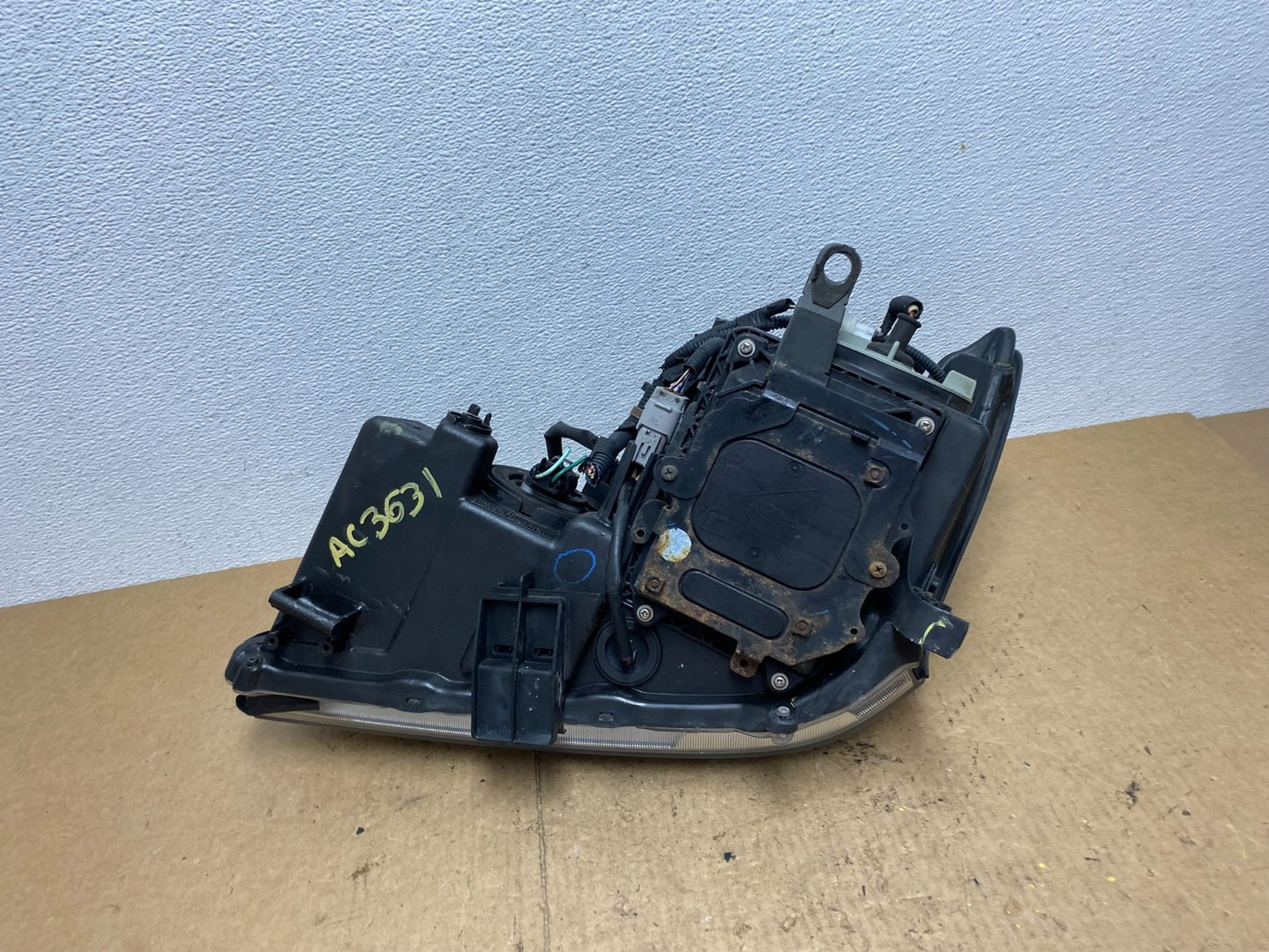 2004 - 2009 Lexus RX330 RX350 Xenon Right Passenger Side Headlight OEM AC3631 DW8