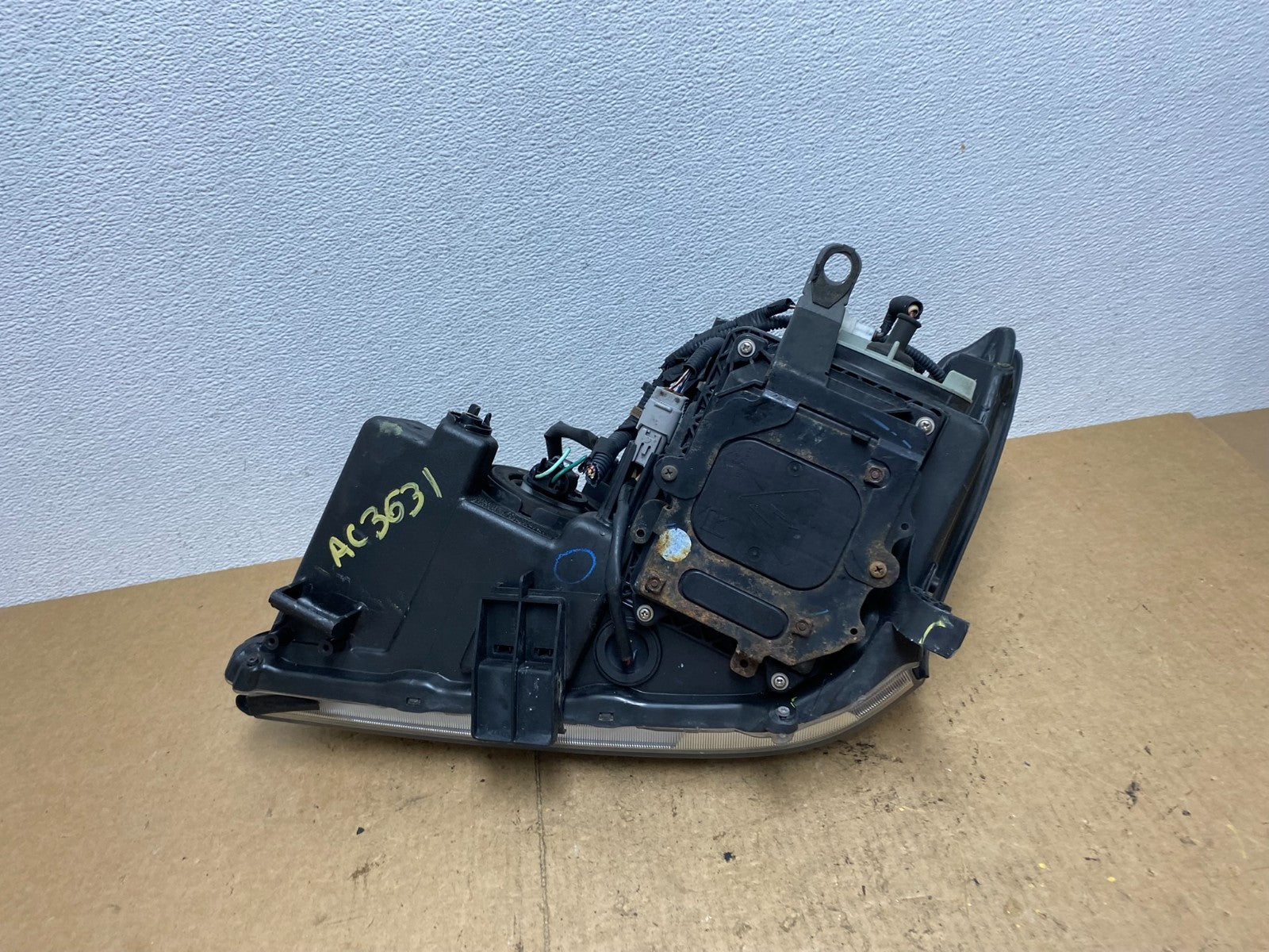 2004 - 2009 Lexus RX330 RX350 Xenon Right Passenger Side Headlight OEM AC3631 DW8