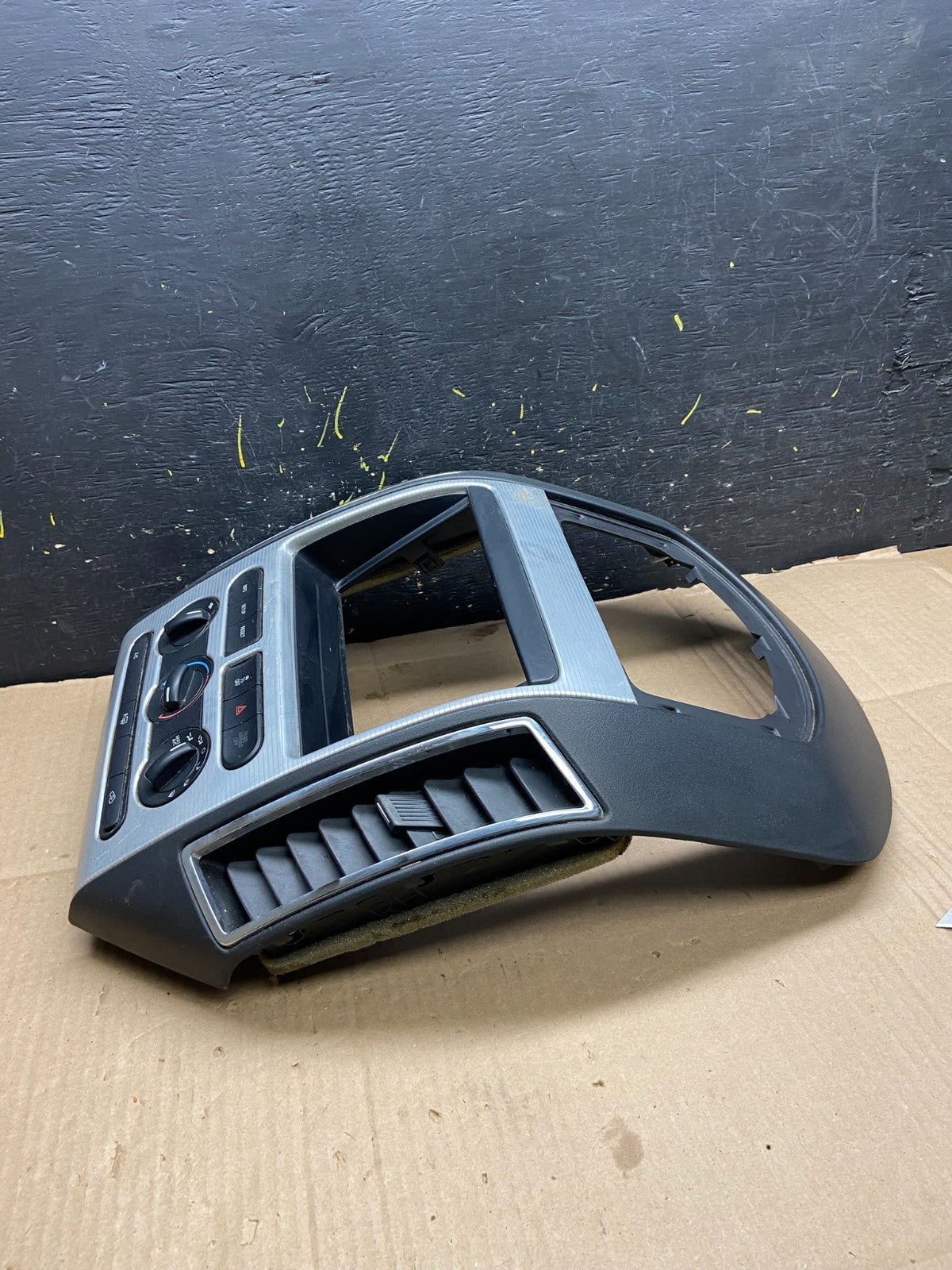 2007 - 2010 Ford Edge Heater Climate Control Radio Control Dash Bezel y2189 DG2