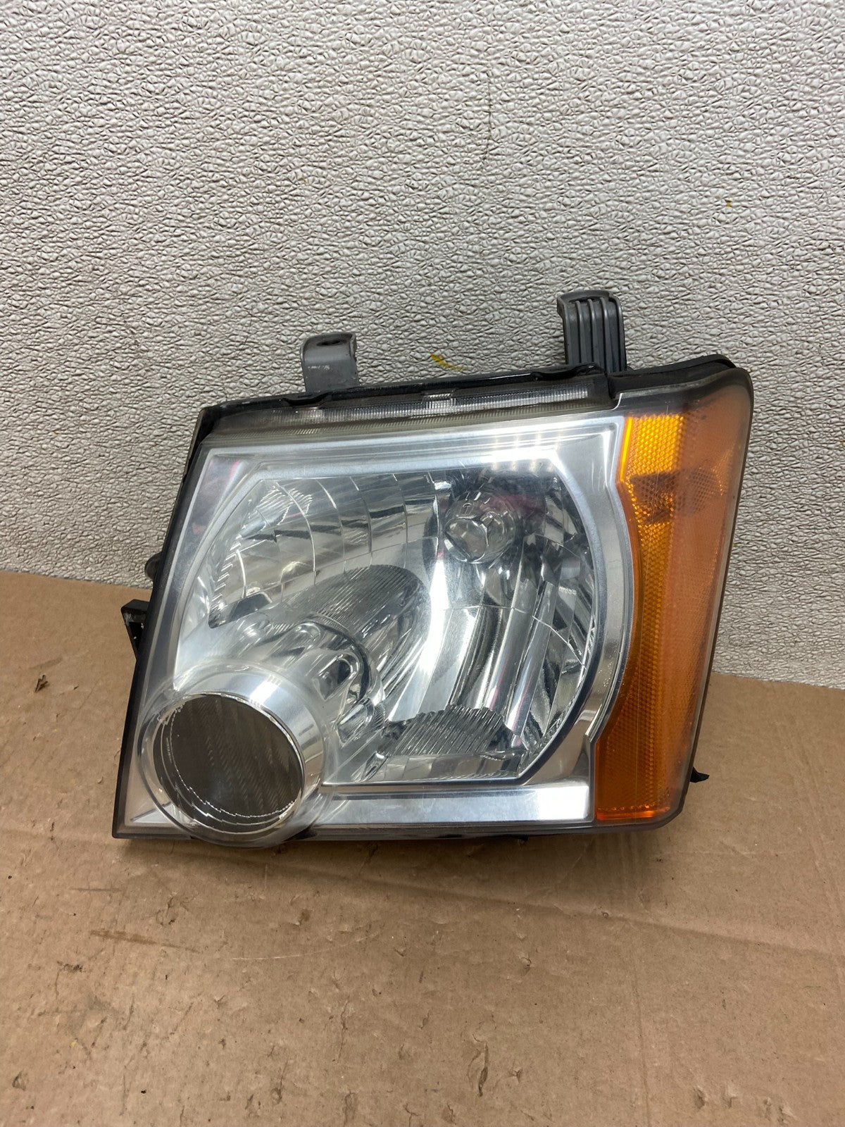 2005 - 2015 Nissan Xterra Driver Left LH Side Headlight AD2665 DW0