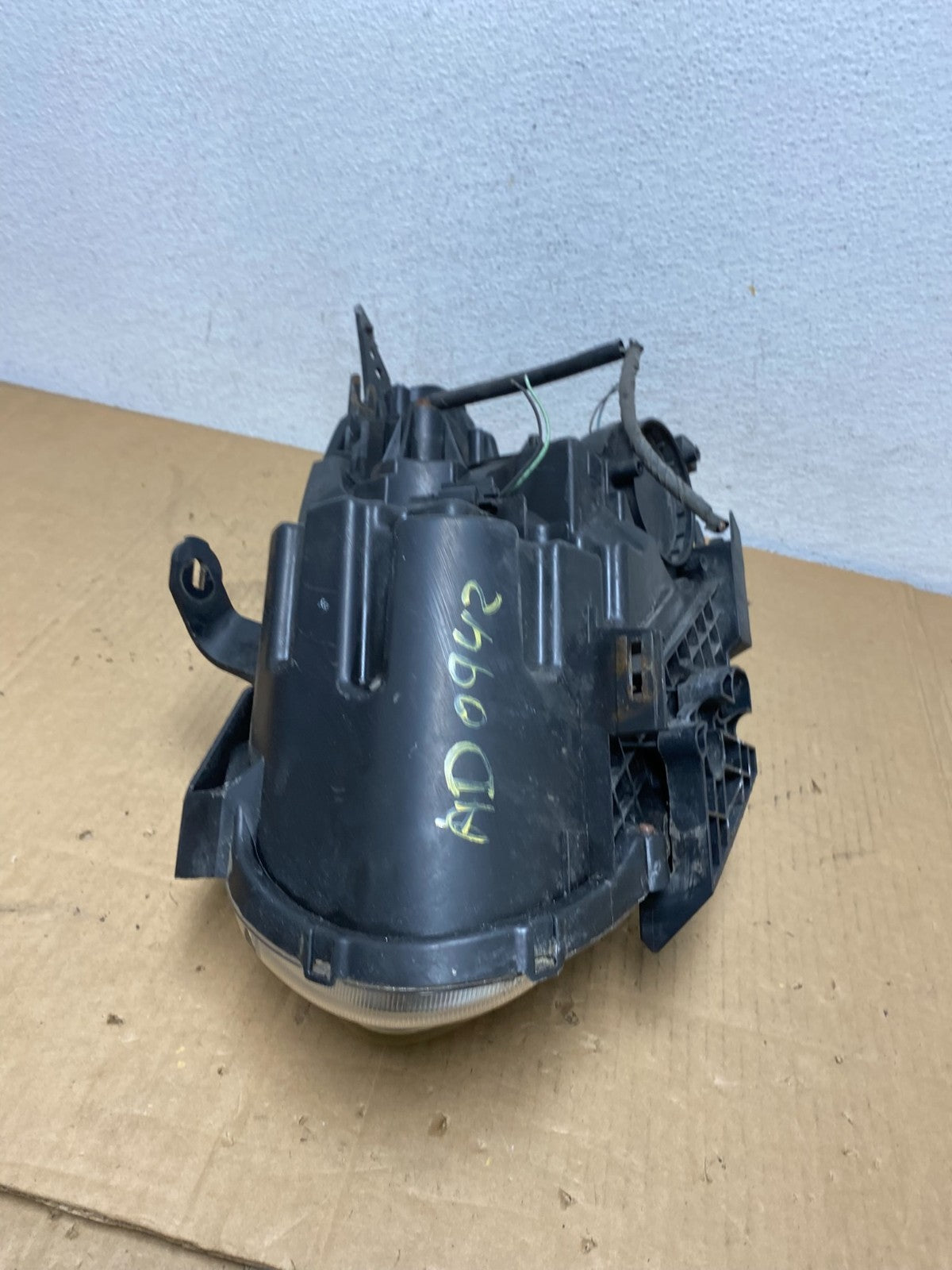 2009-2013 Nissan Rogue Right Passenger Halogen Headlight AD0942 DW8
