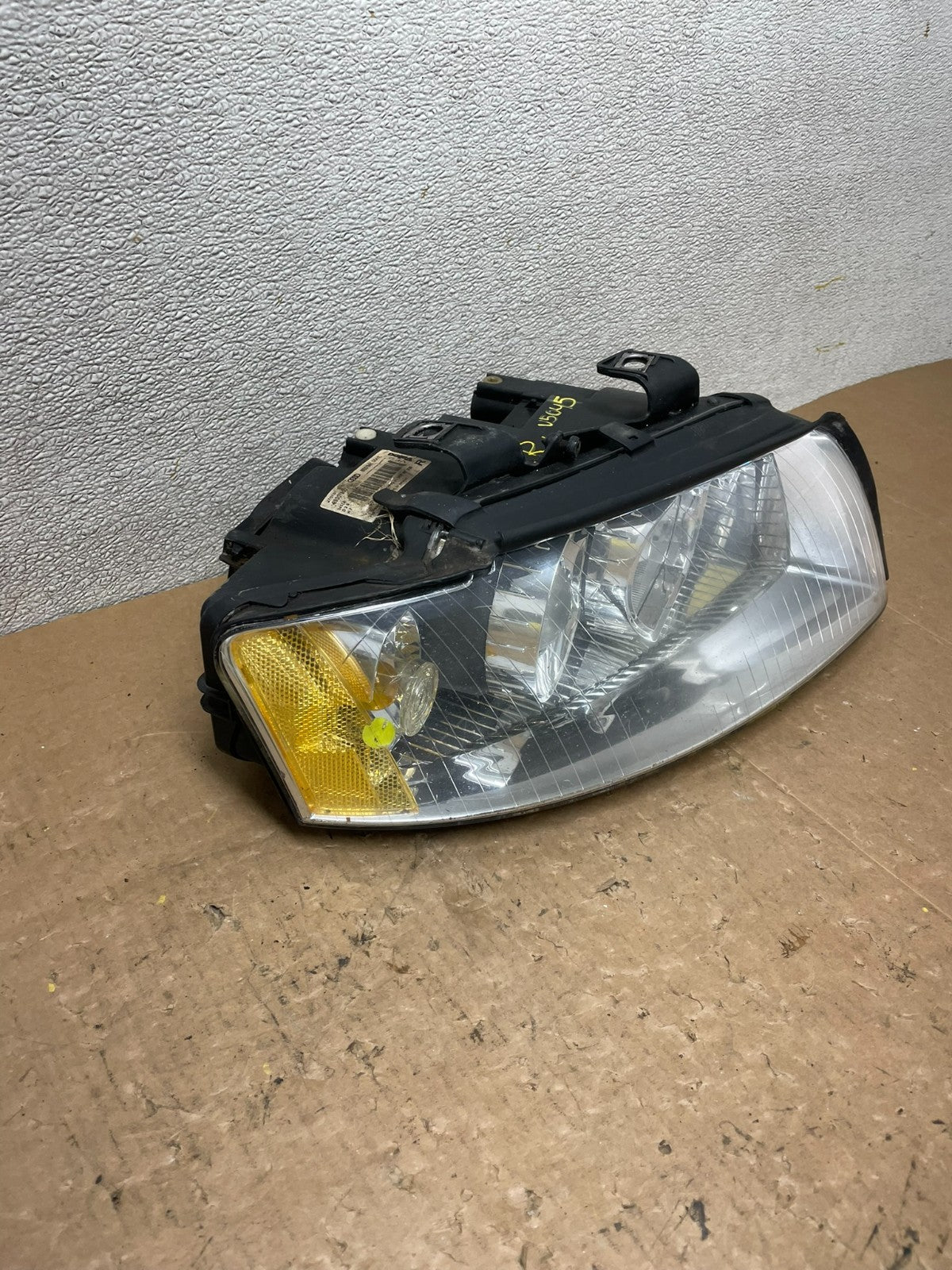 2002 - 2005 Audi A4 Sedan Right Passenger Xenon Headlight OEM V5045 DW2
